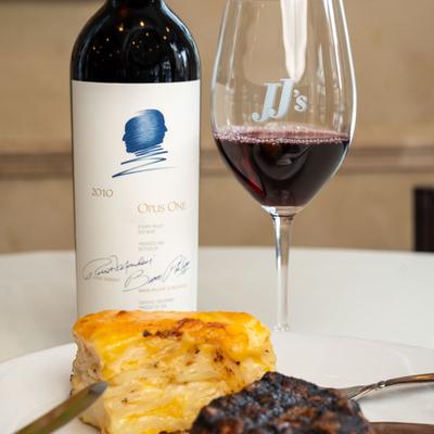 Filet mignon steak served with gratin potatoes and red wine
