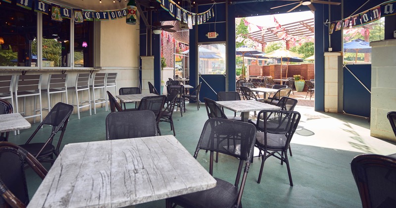 Covered patio, seating area