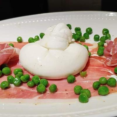 Burrata Con Prosciutto