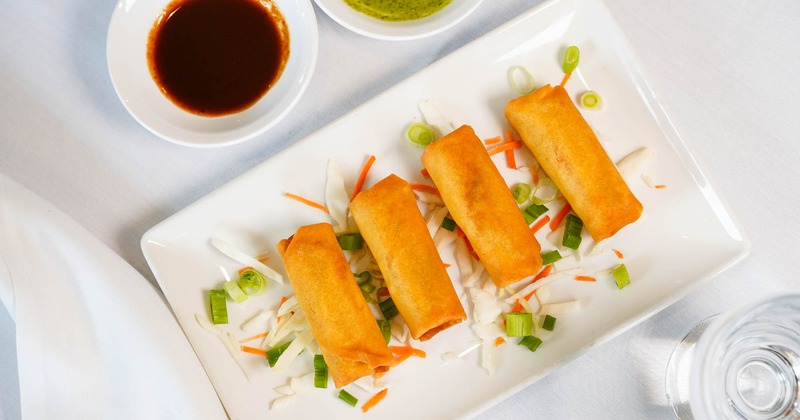 Veggie spring rolls with dips