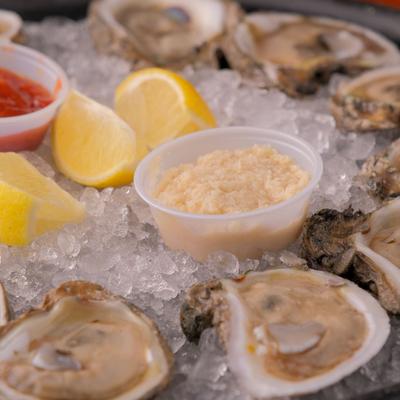 Clams on ice, lemon and dip in the middle