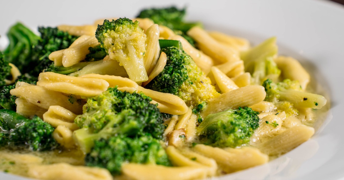 Cavatelli pasta with broccoli, close-up