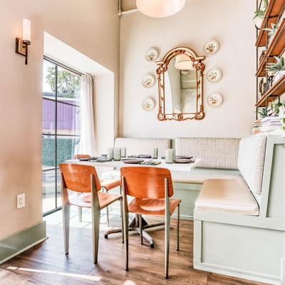 Dining area, banquette seating.