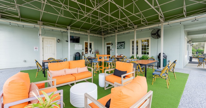 Exterior seating space