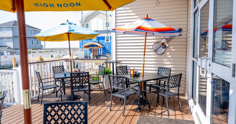 Outdoor, seating area