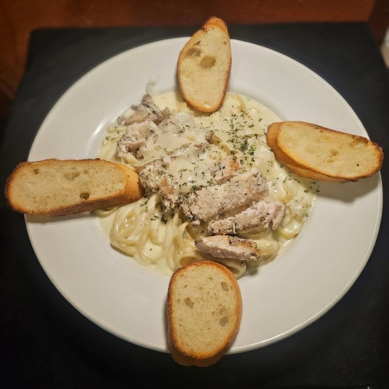 Chicken Alfredo Entrée photo