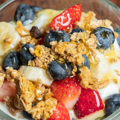 Close up of a yogurt parfait.