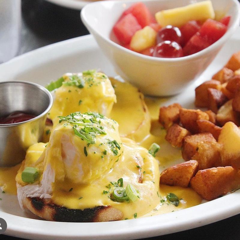 Traditional Egg benedict. photo