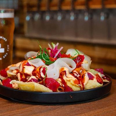 Ahi tuna tartar nachos served with beer.