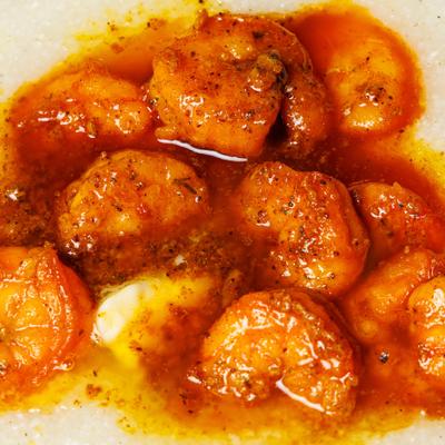 Shrimp and grits, close-up.