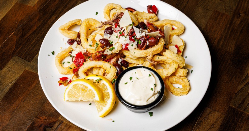 Fired calamari with dip
