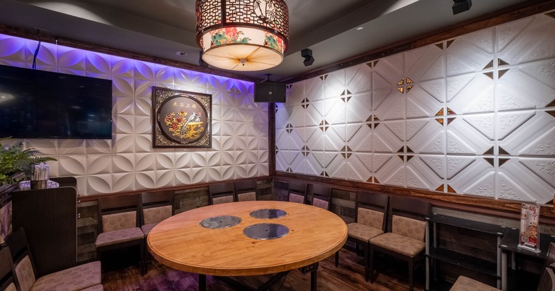 Interior, a round table and chairs