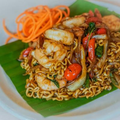 Stir fried noodles with shrimp.