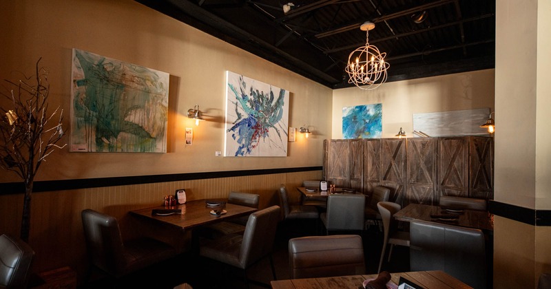 Interior, tables ready for use