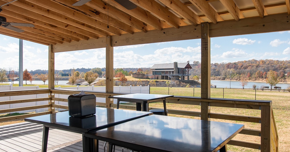 Covered patio, view of the lake
