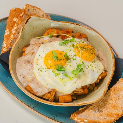Country skillet with toasted bread slices on a blue platter.