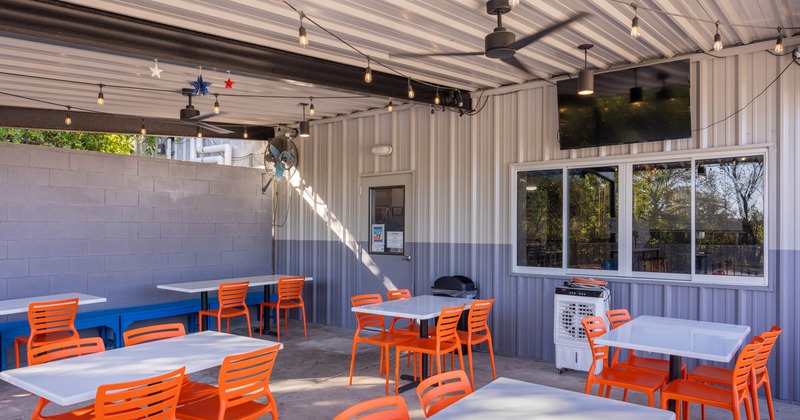 Covered patio, seating area