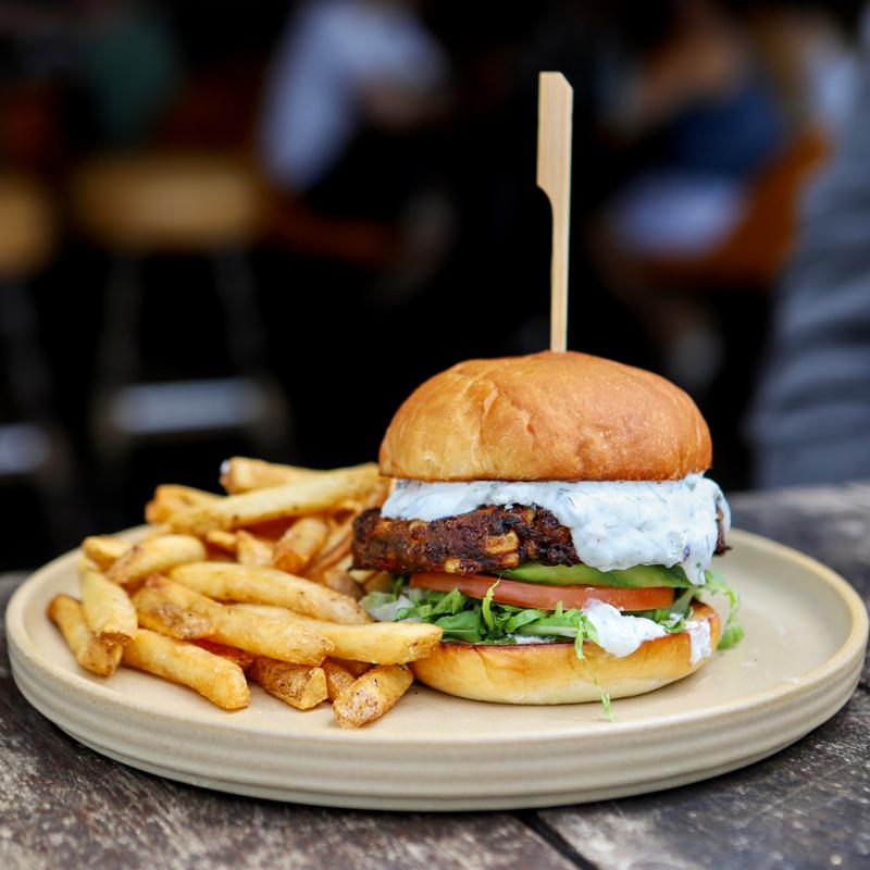 Falafel Burger*