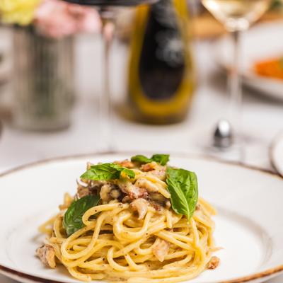 spaghetti carbonara.