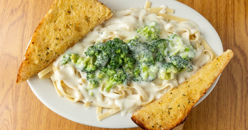 Fettuccine Alfredo with chicken, broccoli and a side of toasted garlic bread