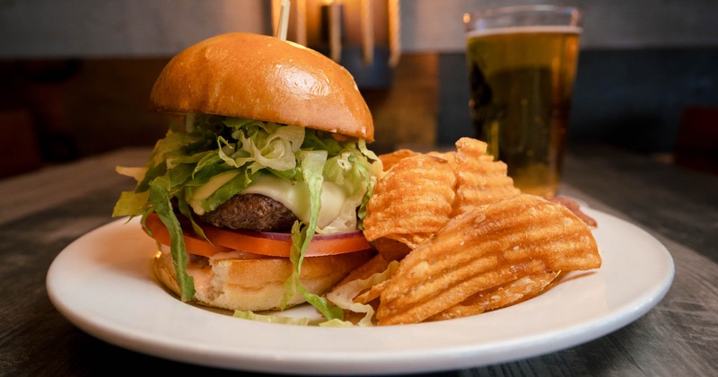Cheeseburger with waffle chips