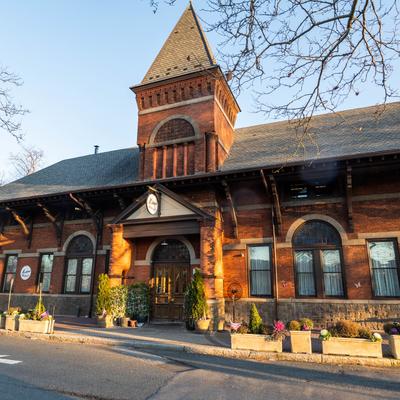 Exterior, the restaurant building.
