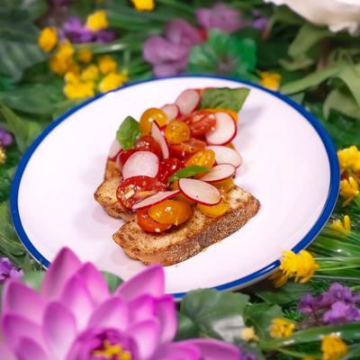 Heirloom Tomato Radish Brushetta.