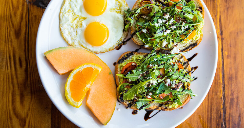 Avotoasts, eggs and orange