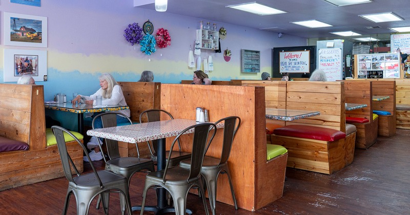 Dining area, booth tables