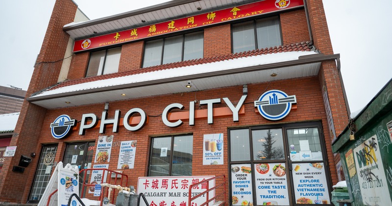 Exterior, front wiev to restaurant, sign above entrance