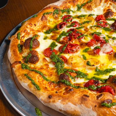 A closeup on the margherita pizza.