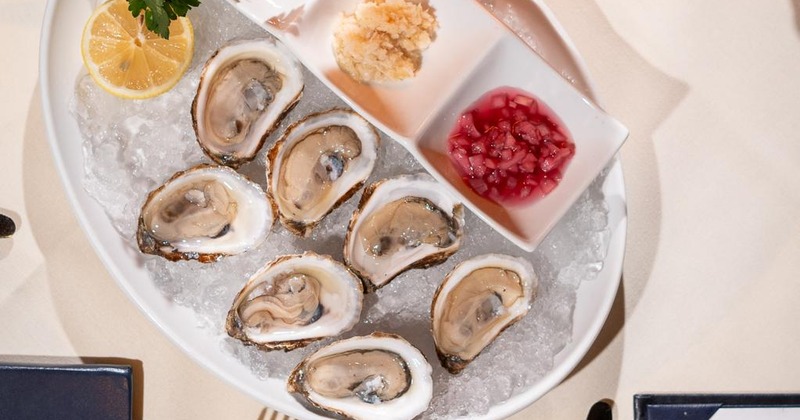 Fresh oysters on ice