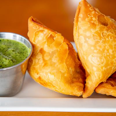 Veg Samosa plate, close up.