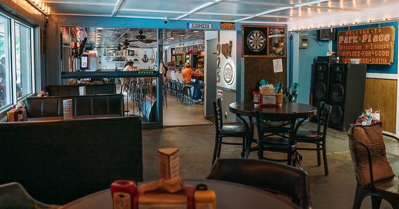 Dining area, booths and round tables