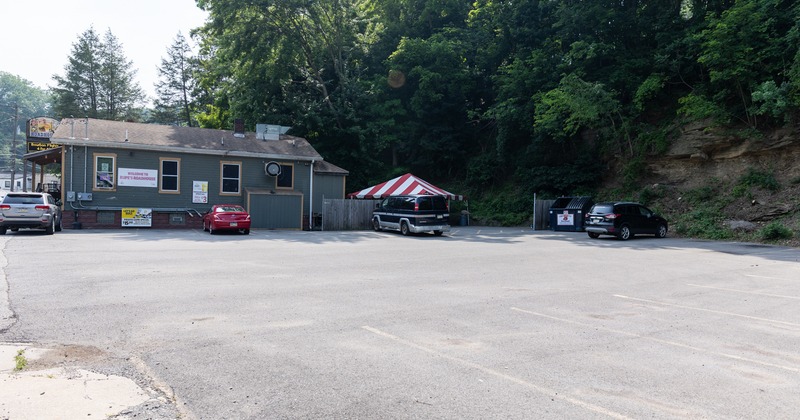 #exterior, restaurant, parking lot