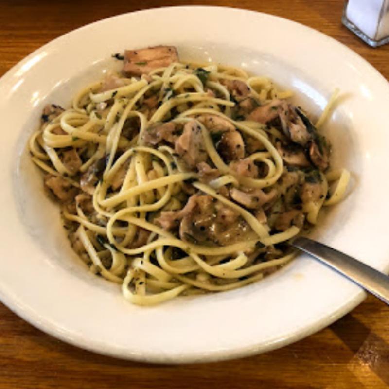 Linguine with White or Red Clam Sauce photo