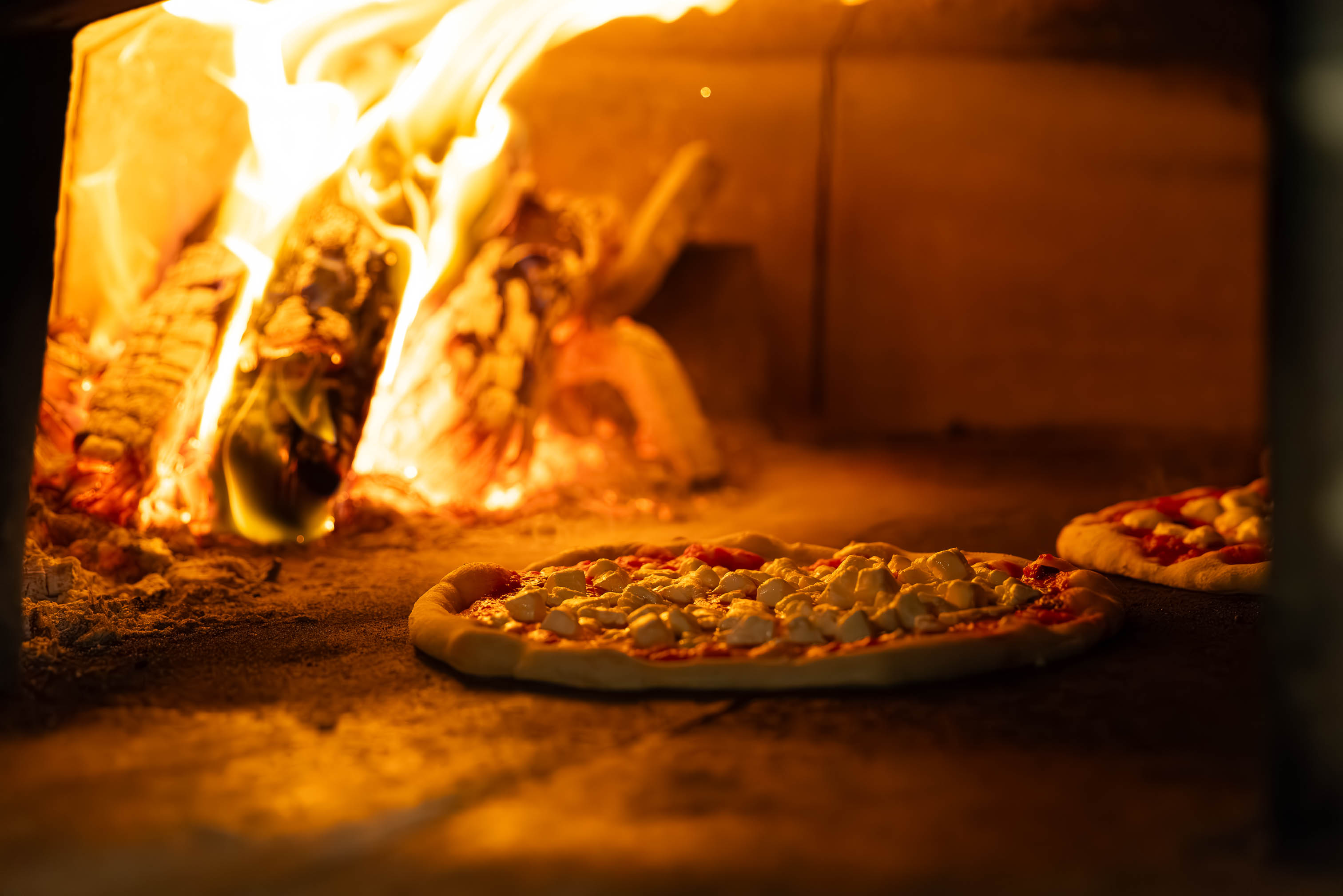 Wood-fire pizza oven