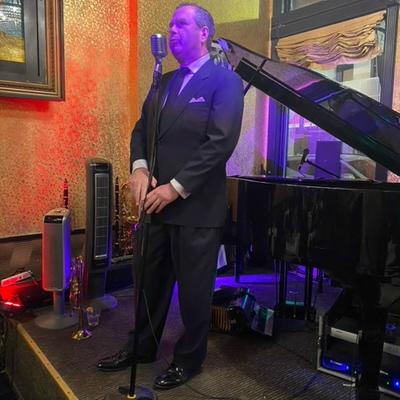 Jack Thomas singing.