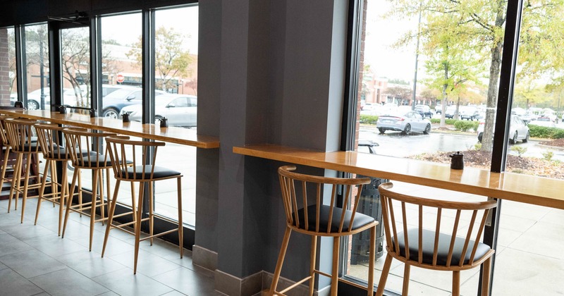 Interio, seating area next to windows