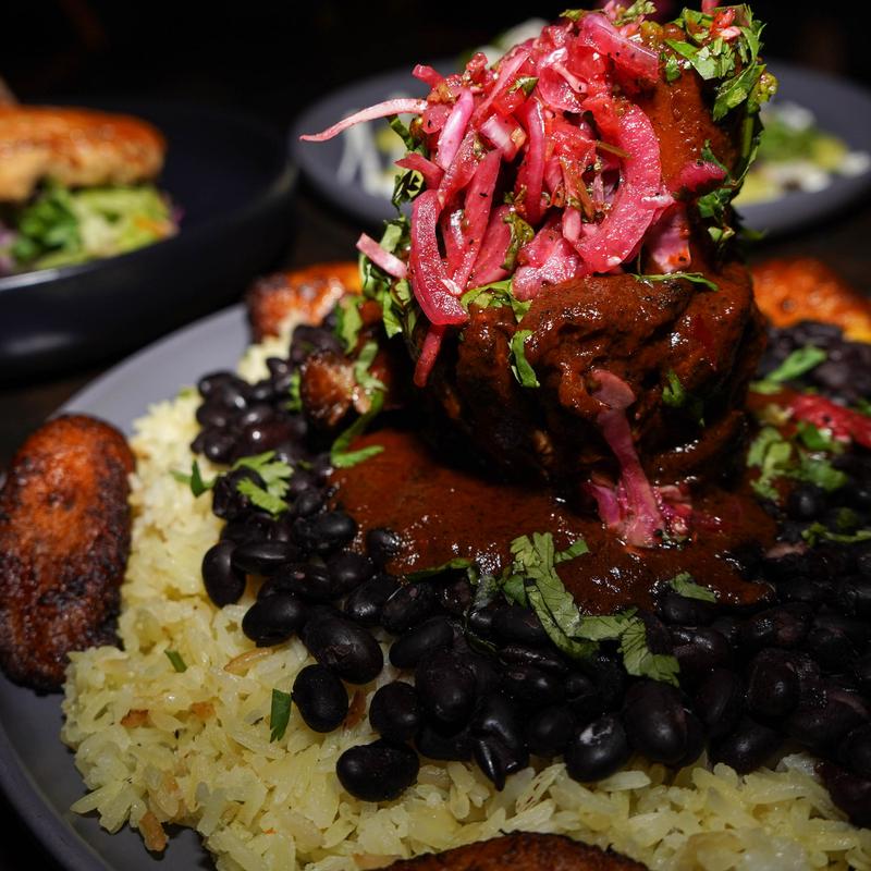 menu item 4 of 4, Osso Bucco De Cerdo