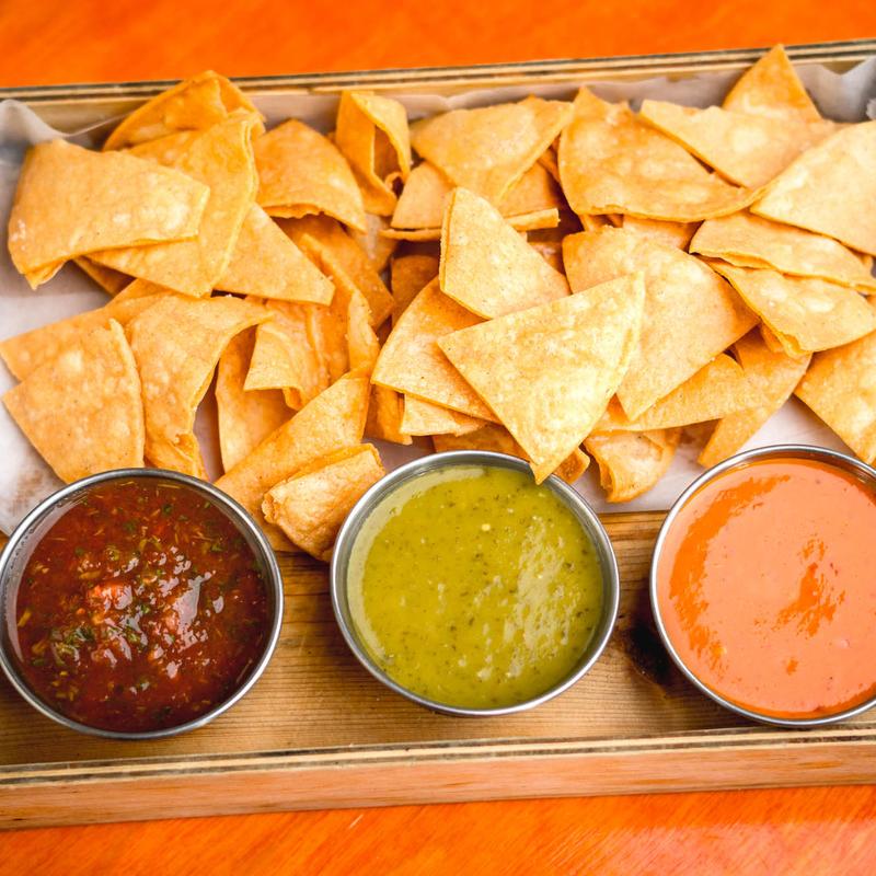 Salsa y Chips photo
