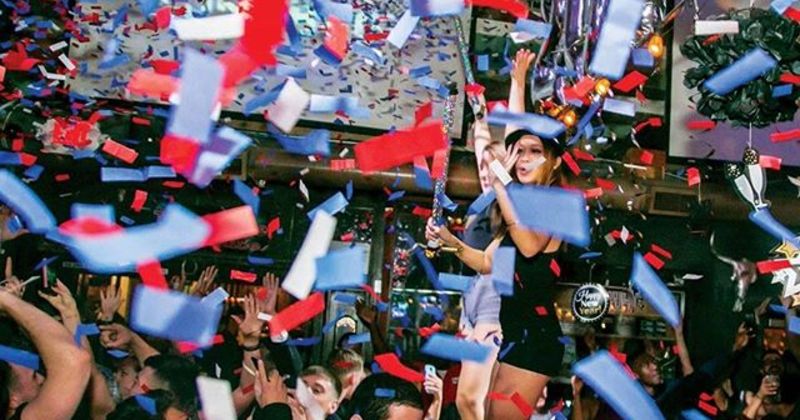 Crowd and a lots of confetti