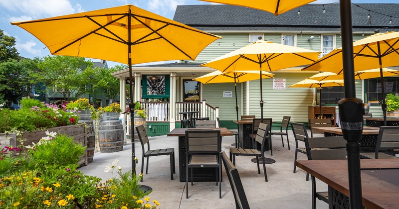 Exterior, seating area