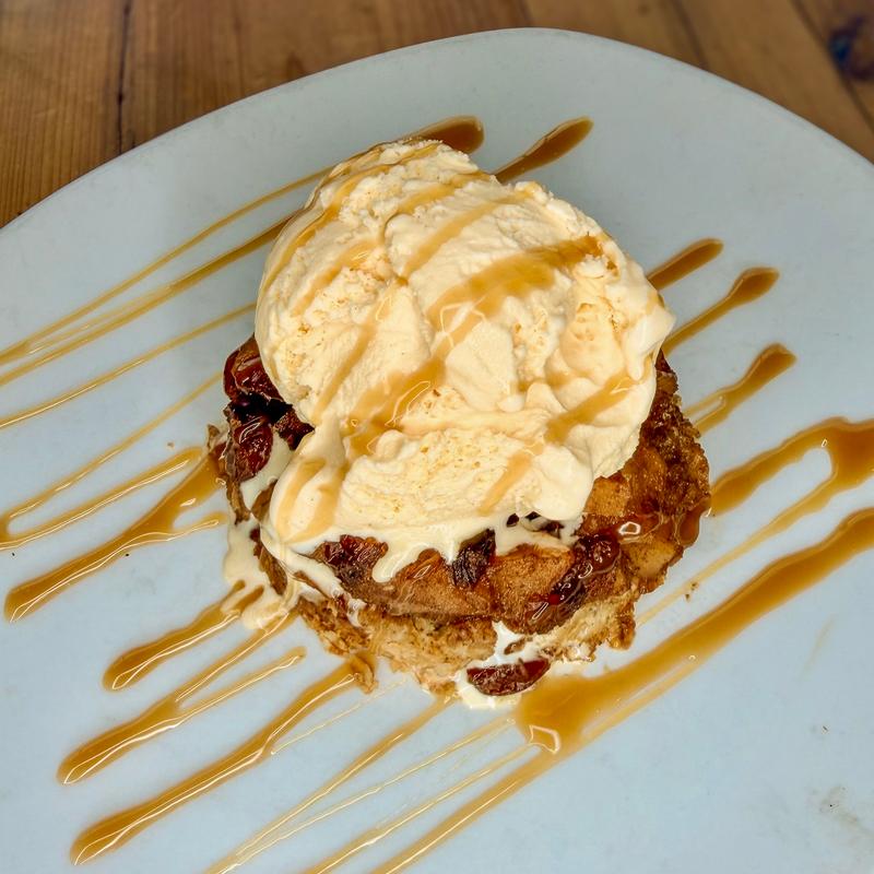 APPLE CRISP WITH ICE CREAM photo