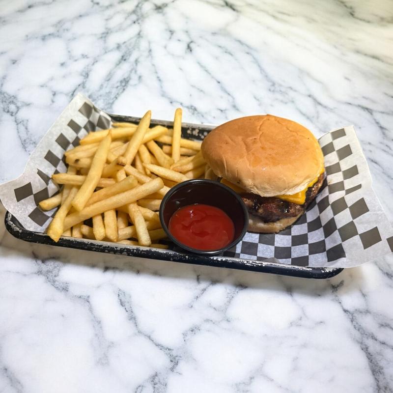 Hamburger w/ Fries photo