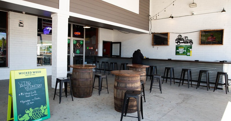 Exterior seating space