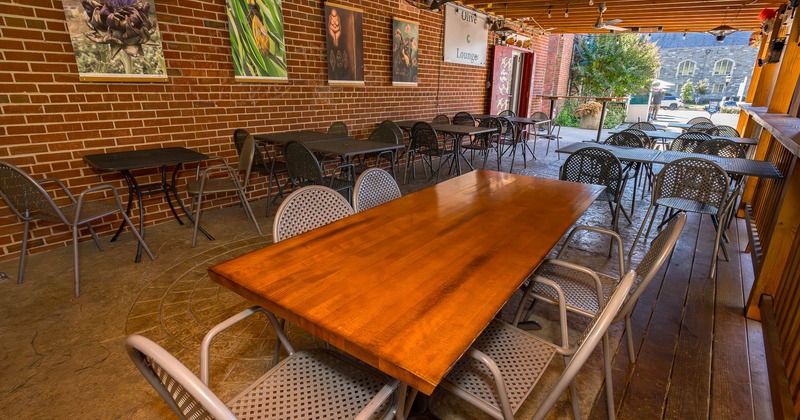 Covered patio, tables and chairs