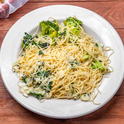 Spaghetti with broccoli.