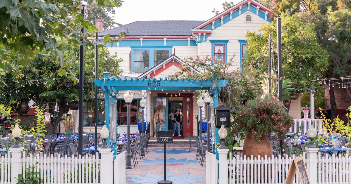 Exterior, view of the restaurant and garden