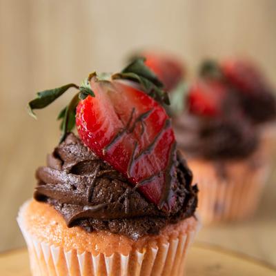 Strawberry and Chocolate Cupcakes